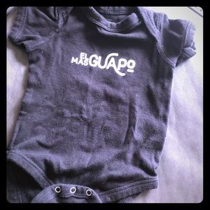 El mas guapo onesie
